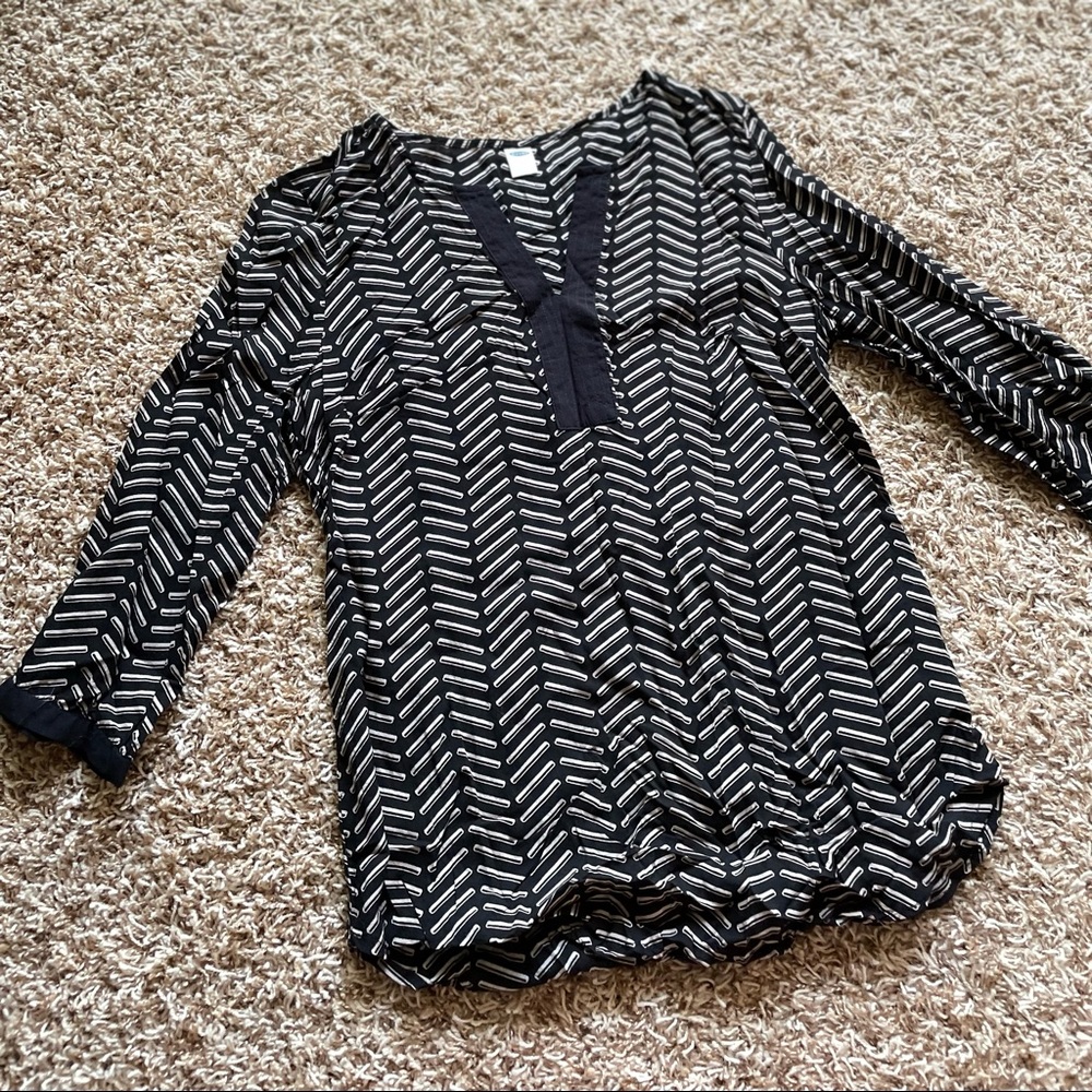 New old navy vneck tunic shirt